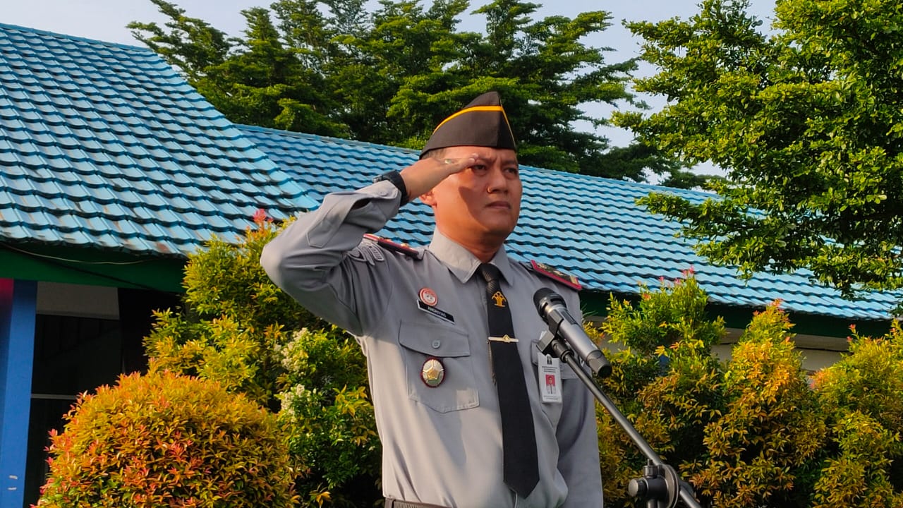 Upacara Bendera angkatan kelas 12