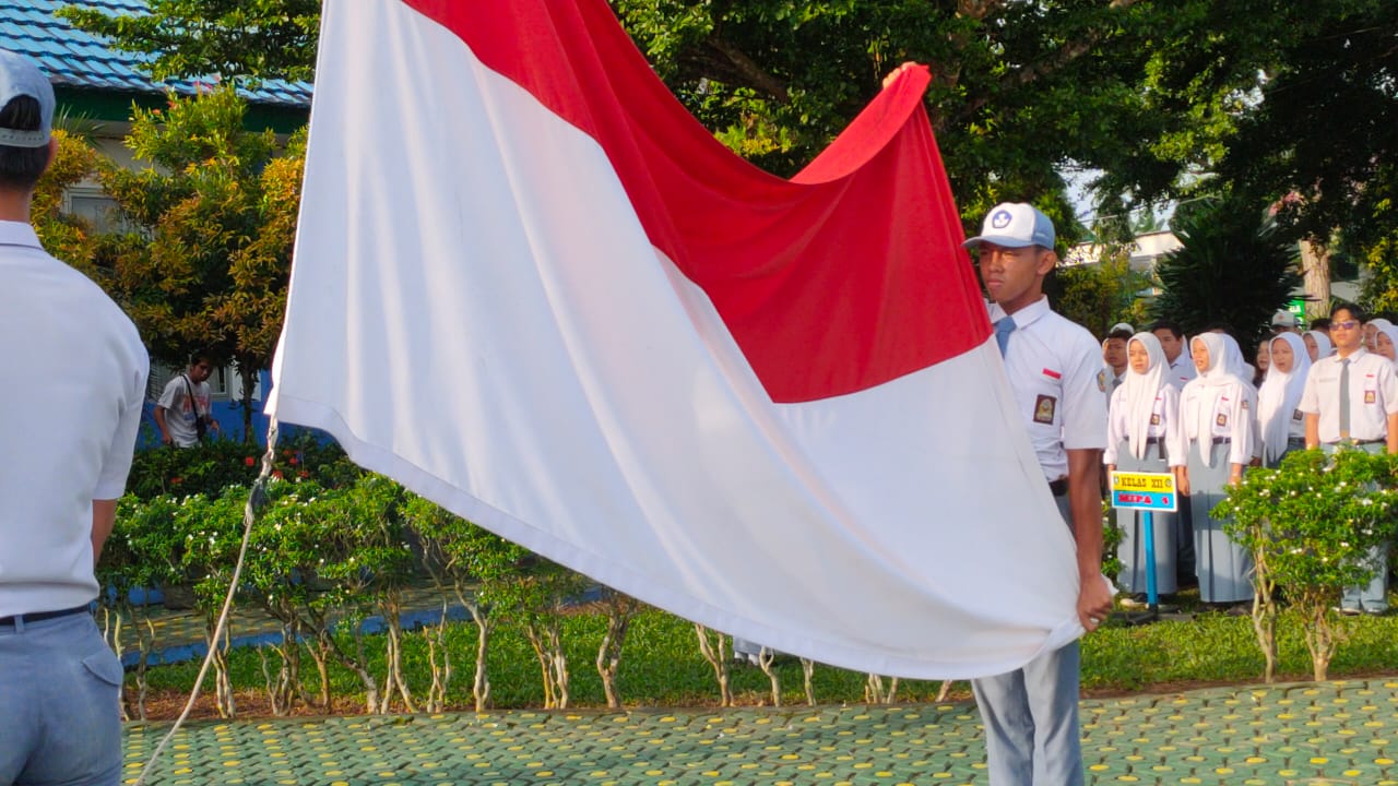 Upacara Bendera angkatan kelas 12