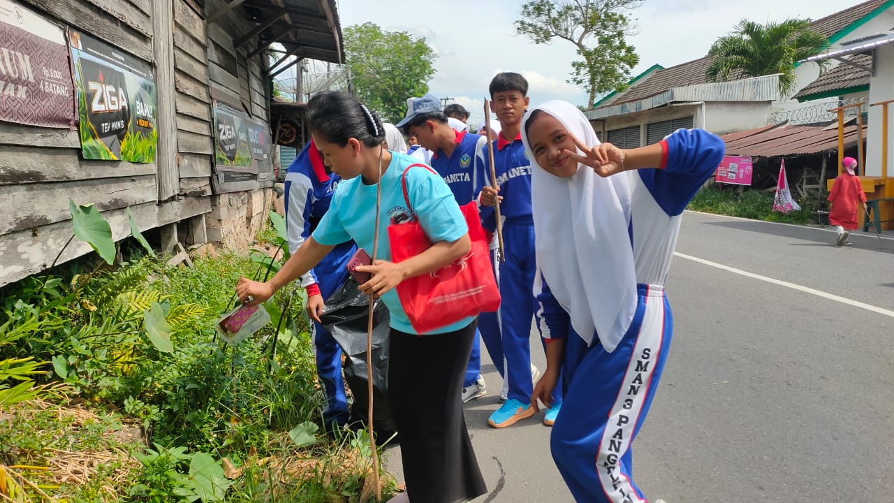 kerja bakti d luar lingkungan Sekolah