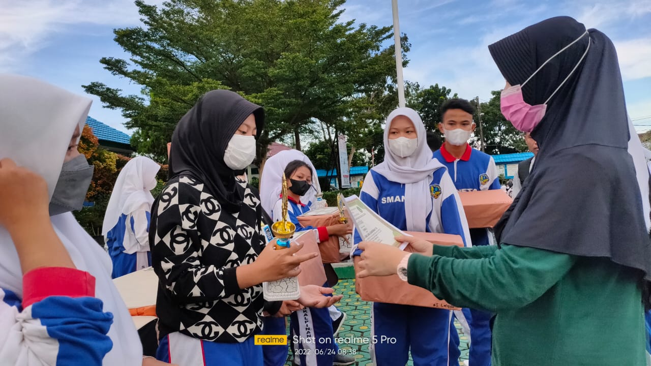 Pembagian hadiah lomba Classmeeting