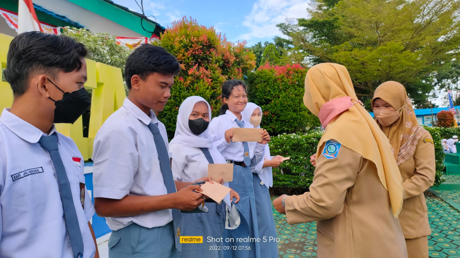 Pembagian hadiah HUT SMANETA lomba Internal