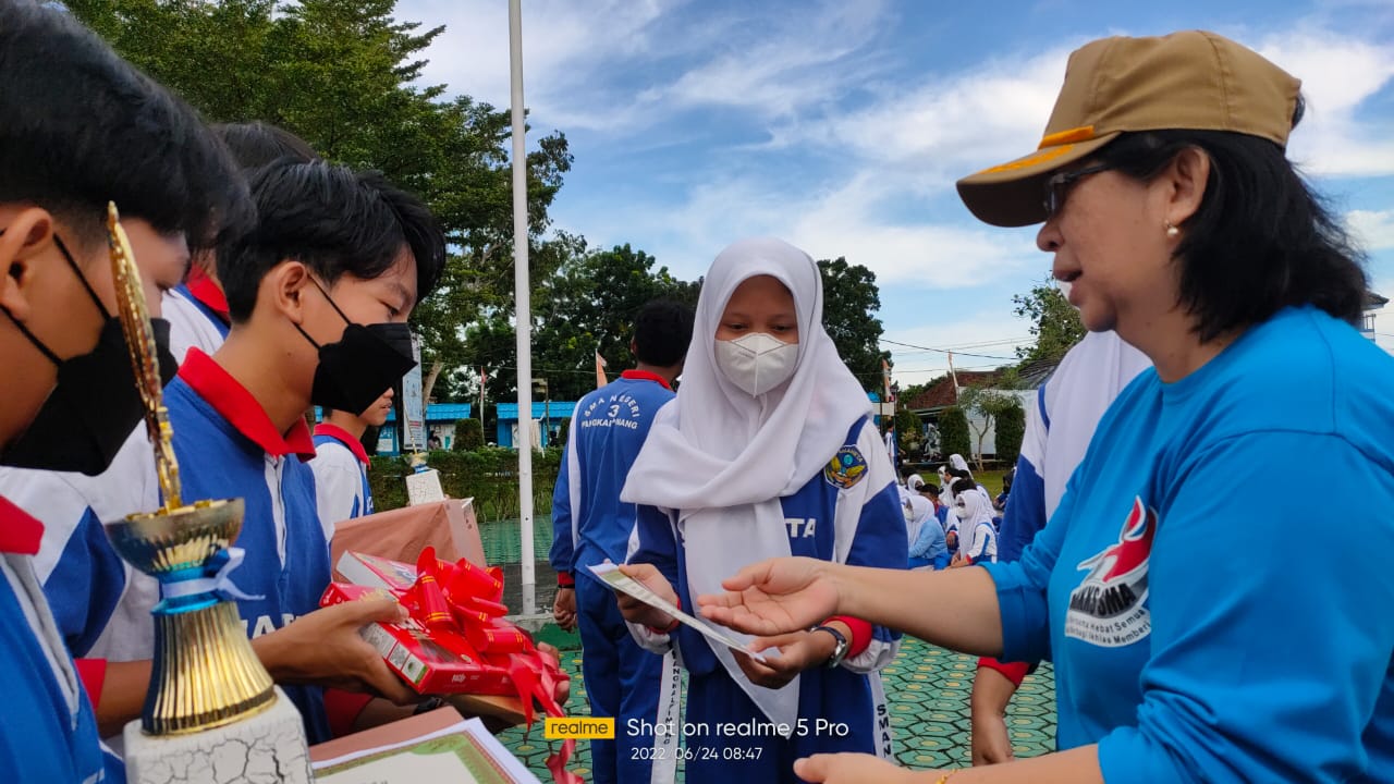 Pembagian hadiah lomba Classmeeting