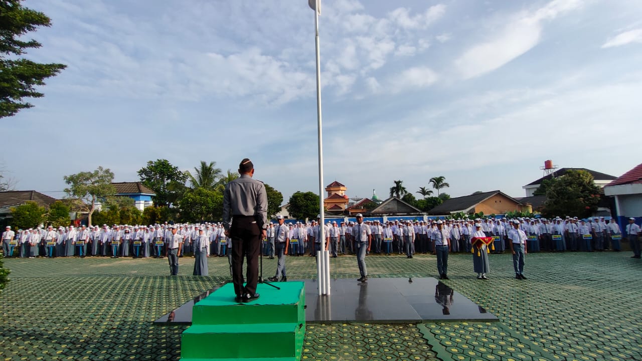 Upacara Bendera angkatan kelas 12