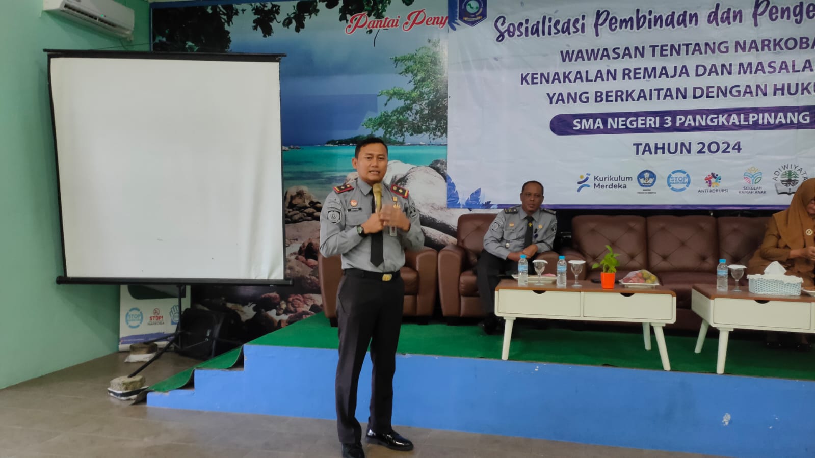 Sosialisasi pembinaan dan pengembangan, wawasan tentang narkoba, kenakalan remaja dan masalah lain yang berkaitan dengan hukum