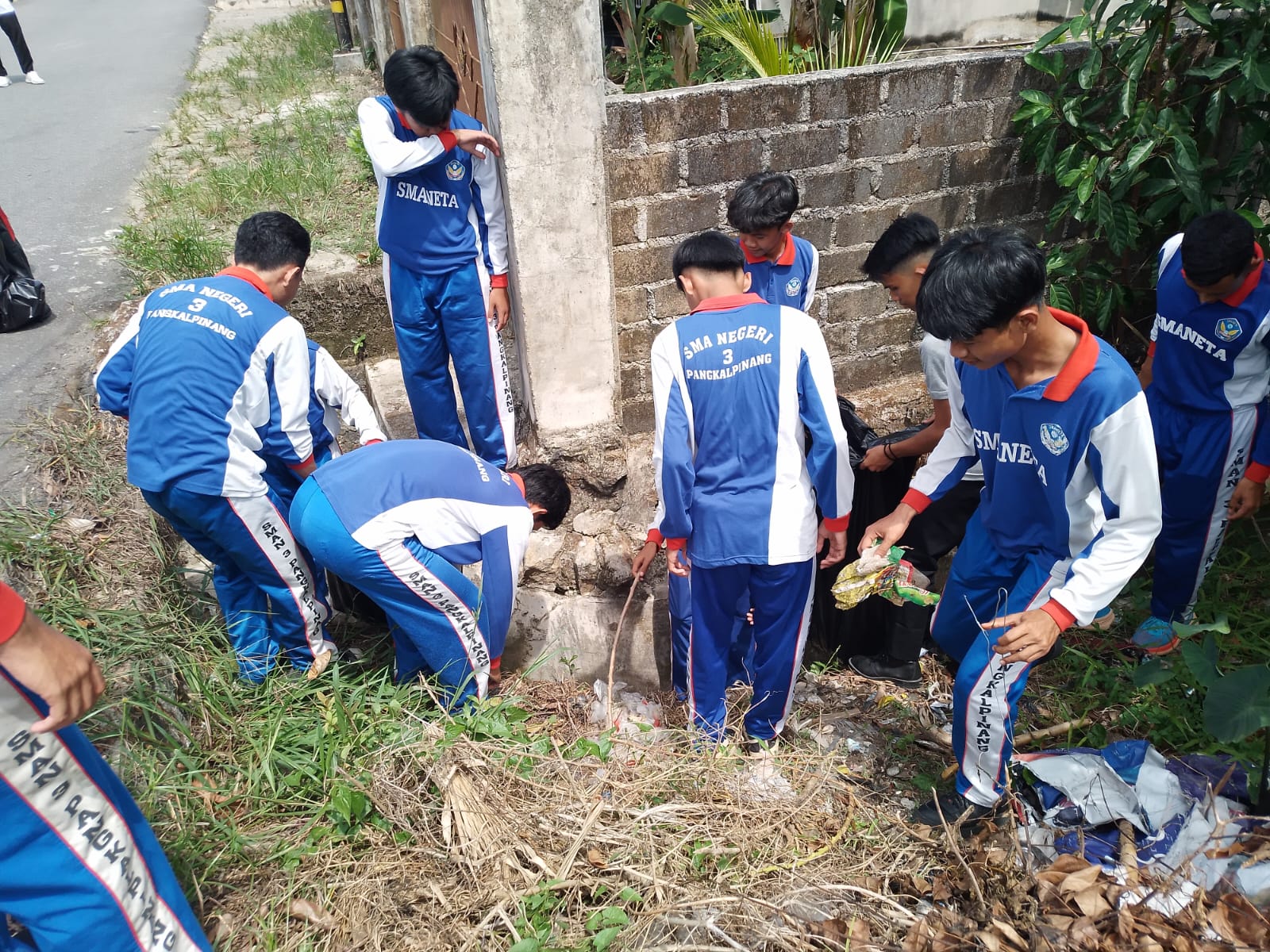 kerja bakti d luar lingkungan Sekolah