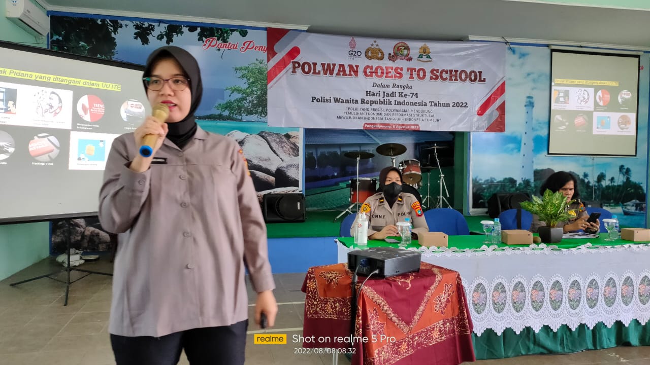 Polwan Goes to School