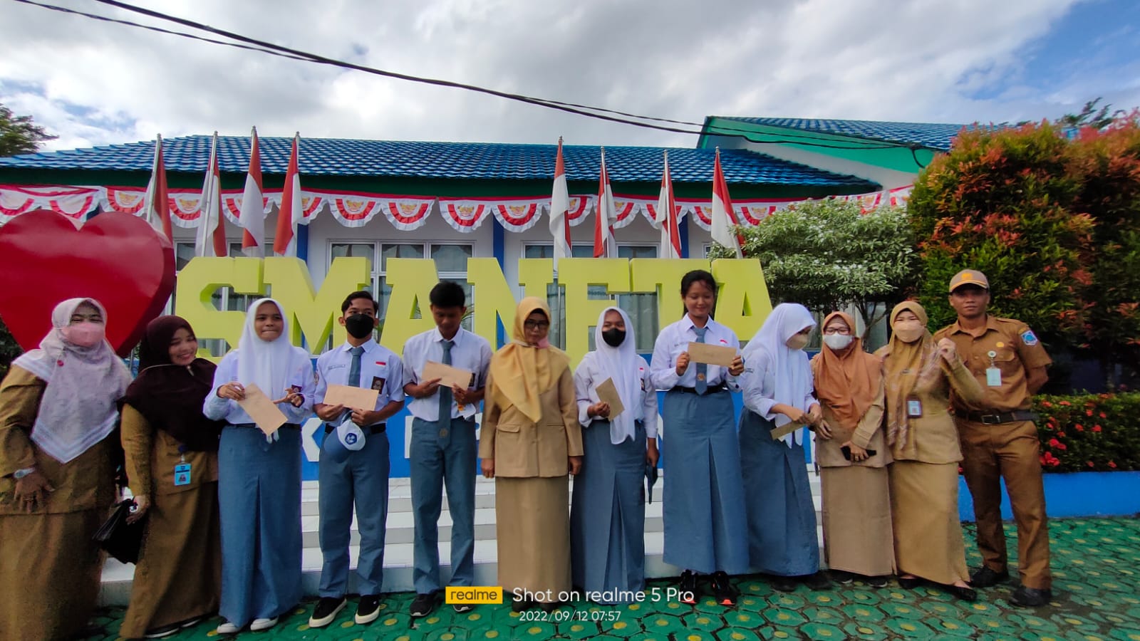 Pembagian hadiah HUT SMANETA lomba Internal