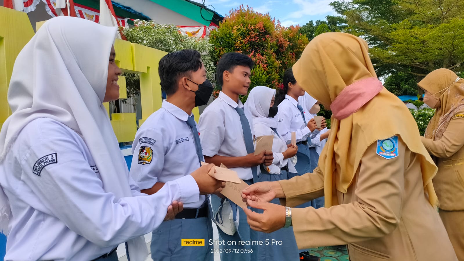 Pembagian hadiah HUT SMANETA lomba Internal