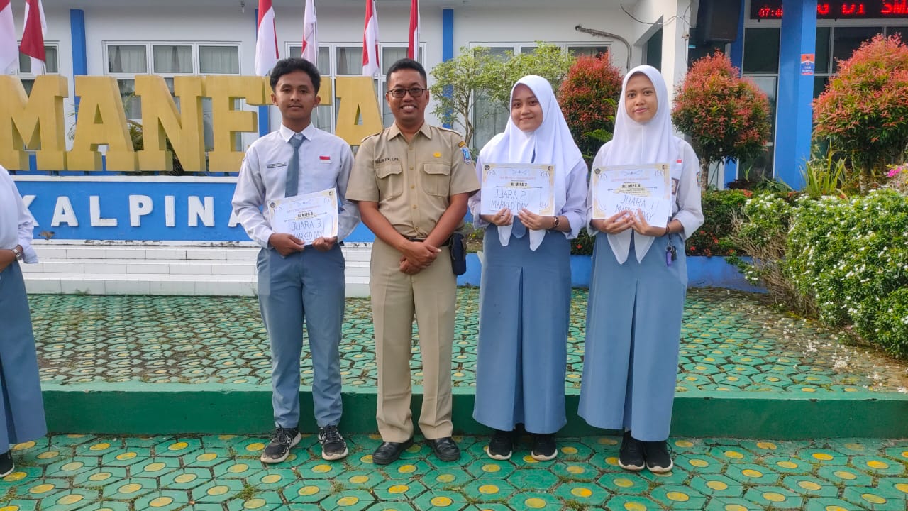 Pembagian hadiah lomba Honda School station