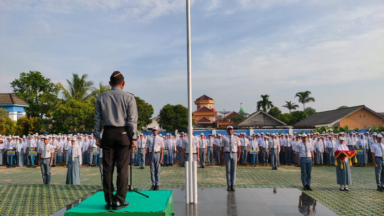 Upacara Bendera angkatan kelas 12