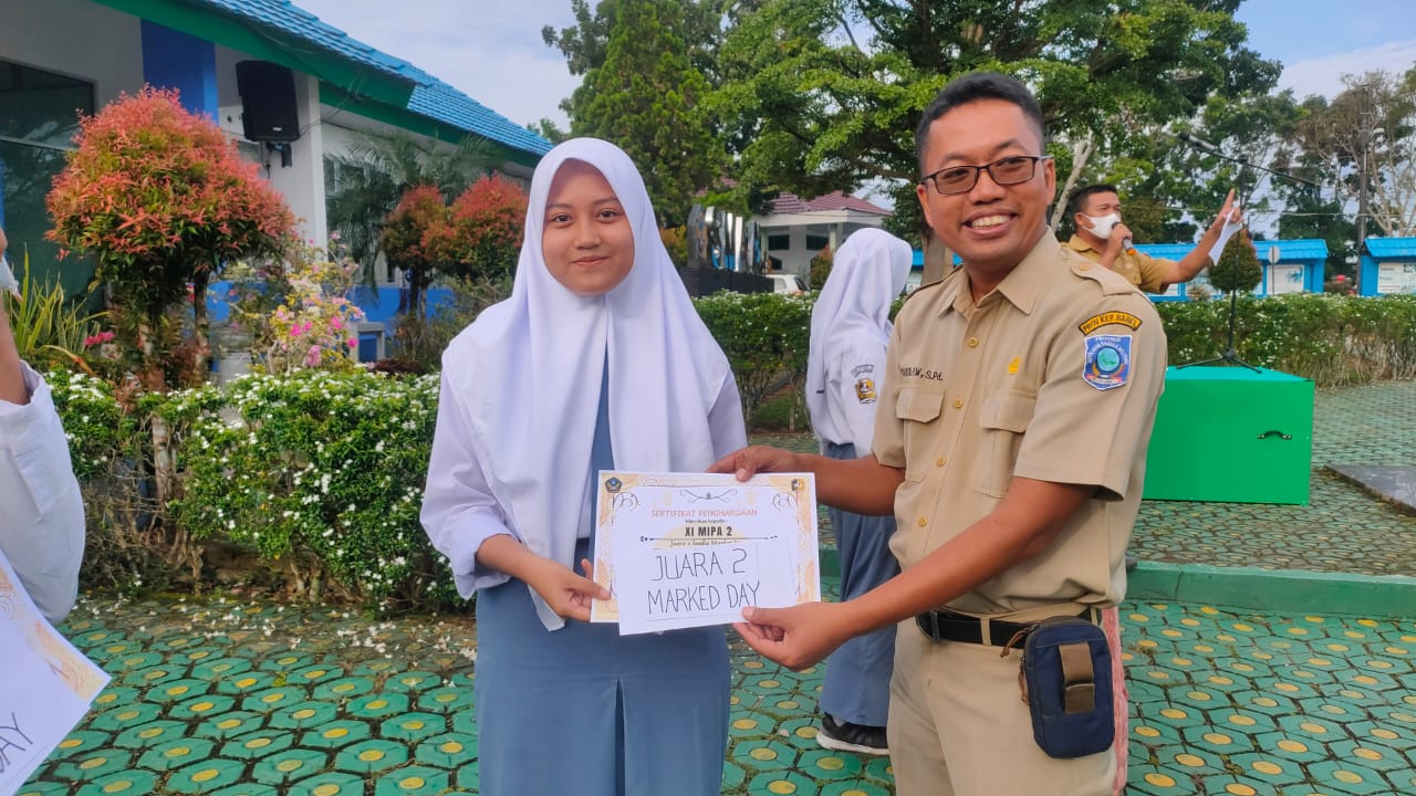 Pembagian hadiah lomba Honda School station