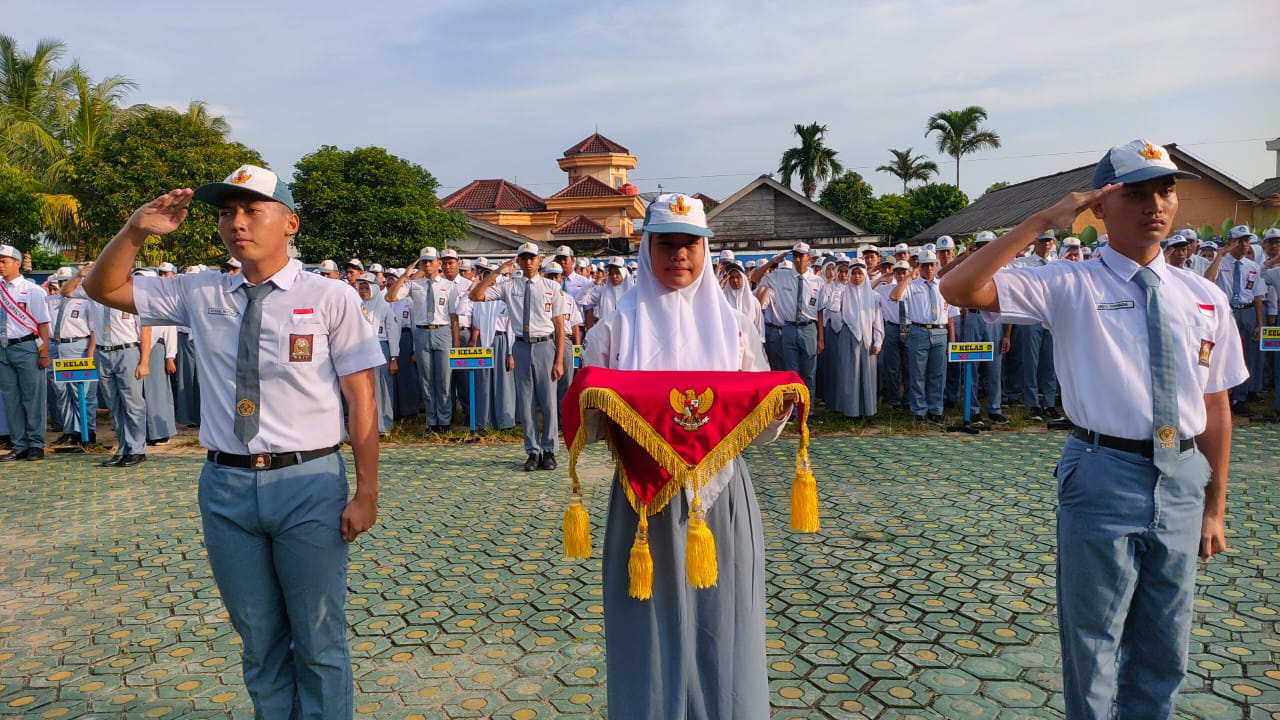 Upacara Bendera angkatan kelas 12